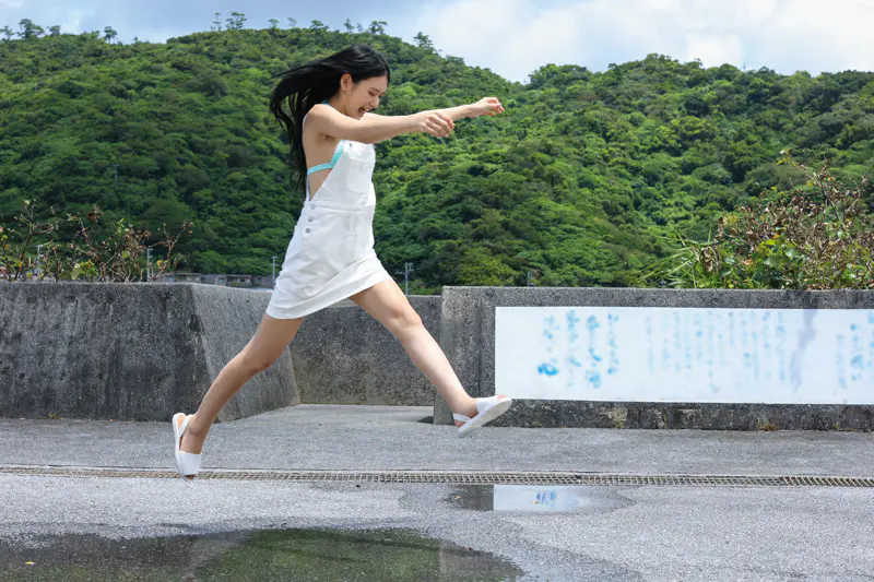 海に見惚れて 八掛うみ【ヌード写真集】sample02